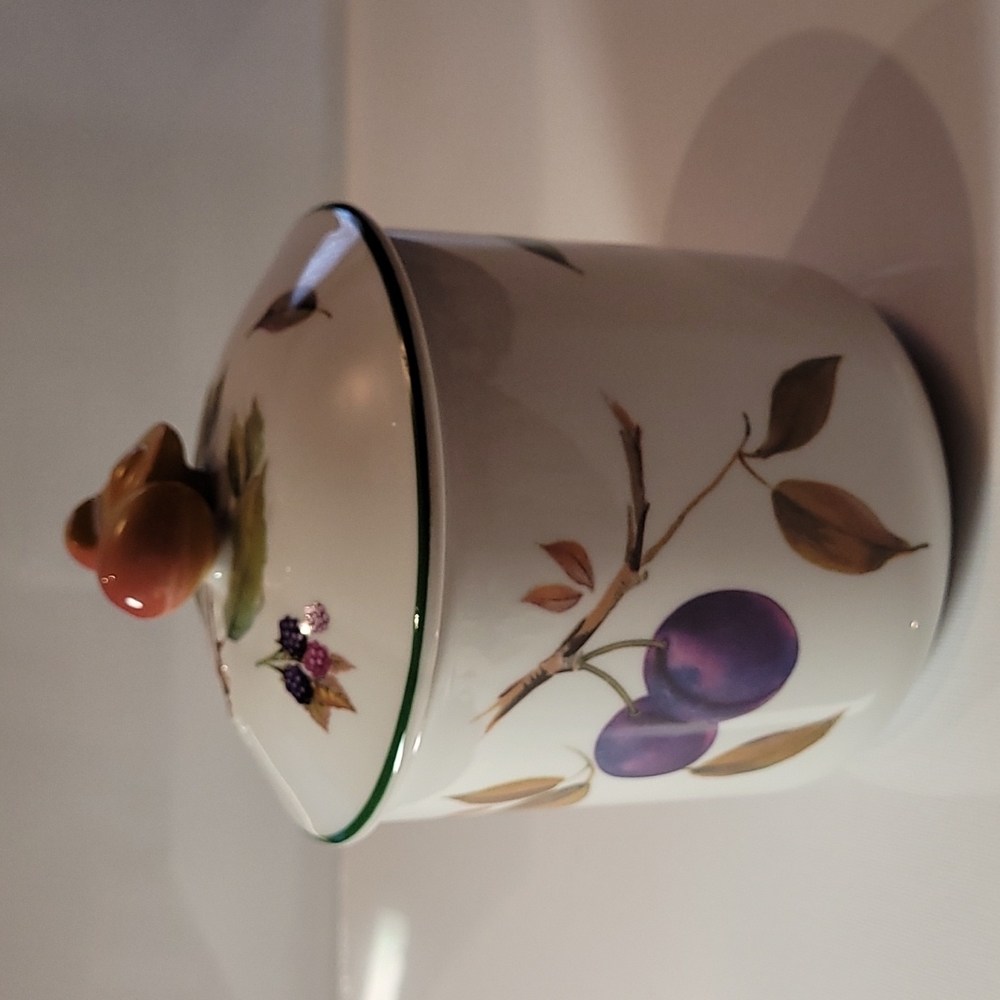 (#1)Royal worcester evesham  Canister  small size 7"-5"